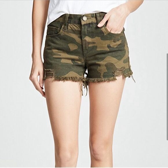 BLANK NYC The Barrow Vintage High Rise Camo Shorts - Picture 1 of 12